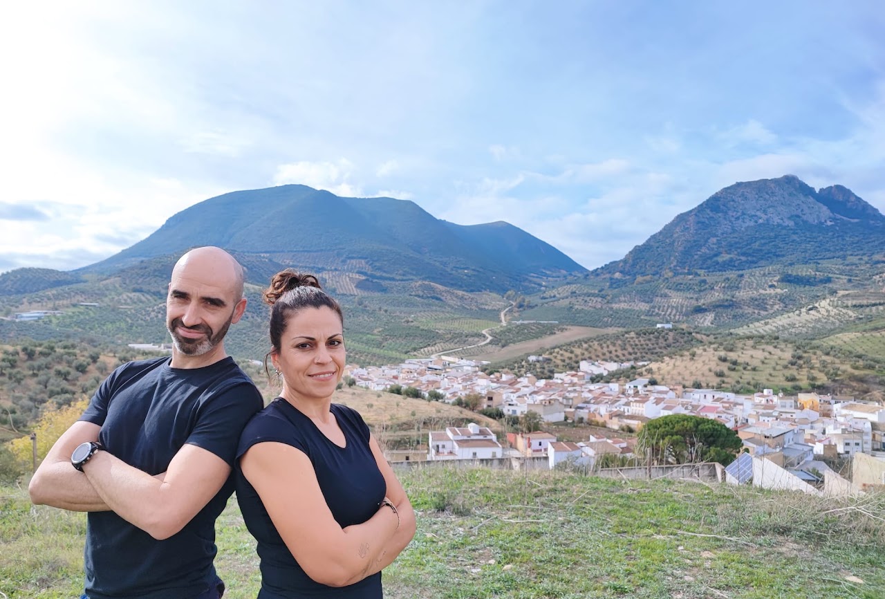 Encarni y David en la montaña
